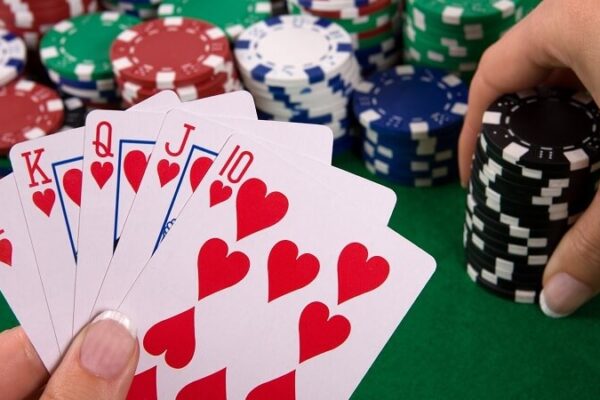 Cách xác định và sử dụng hiệu quả bài rác trong Poker Go88