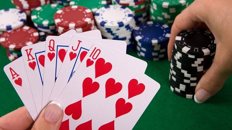 Cách xác định và sử dụng hiệu quả bài rác trong Poker Go88